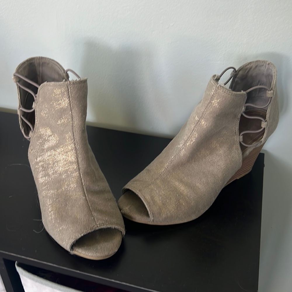 Wedge bootie bronze gray goldfish tone